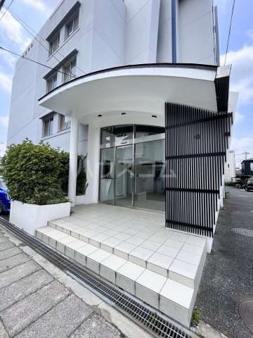 23/30 エントランス