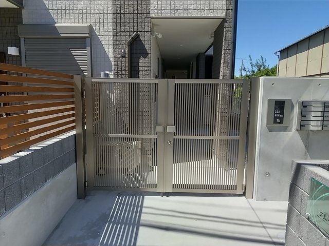 28/30 エントランス