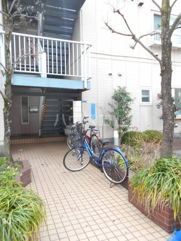 21/30 エントランス