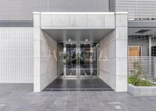 18/23 エントランス