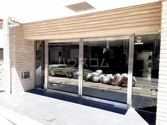 28/30 エントランス