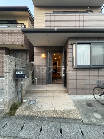 28/30 エントランス