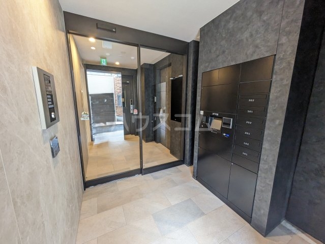 28/30 エントランス