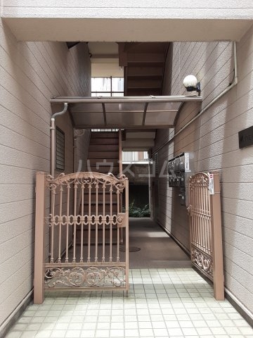 21/22 エントランス