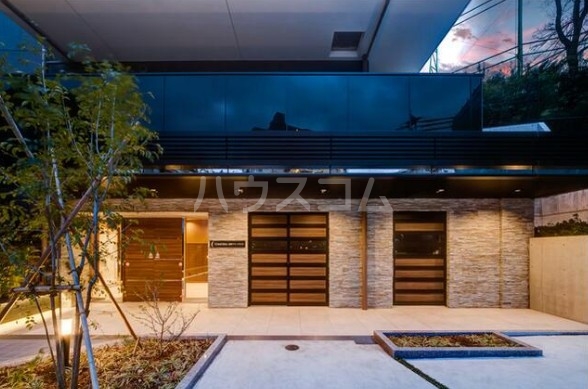 15/18 エントランス