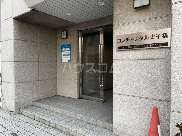 27/30 エントランス