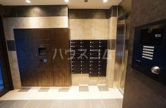 17/18 エントランス