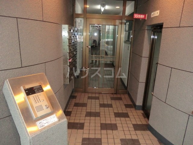 21/30 エントランス