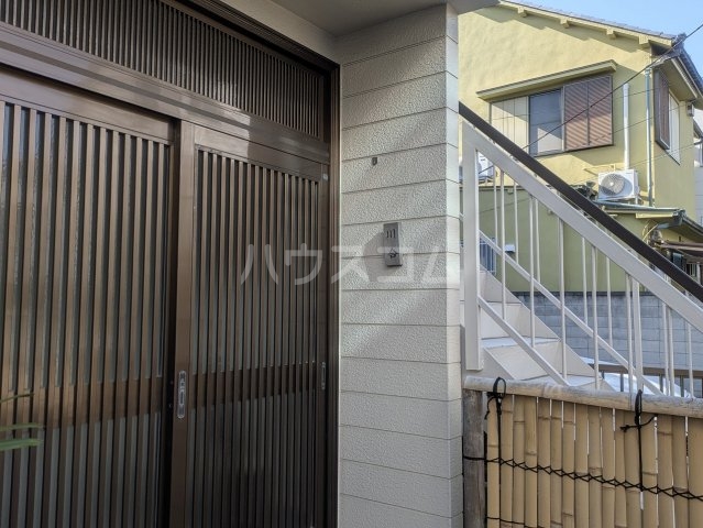 27/29 エントランス