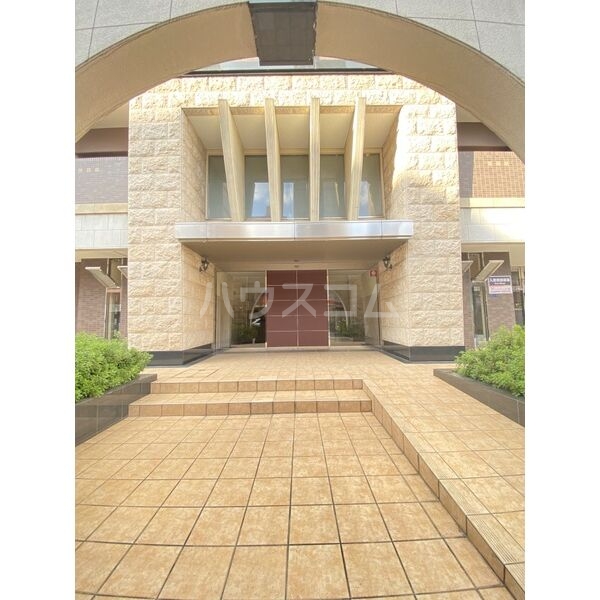 16/20 エントランス