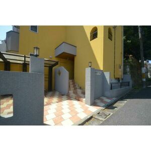 16/26 エントランス