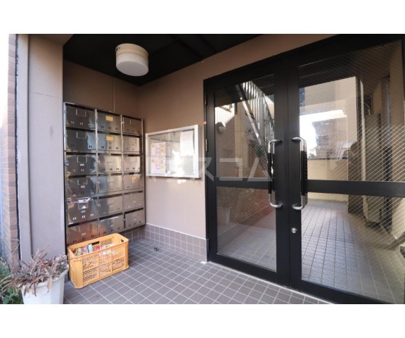 22/27 エントランス