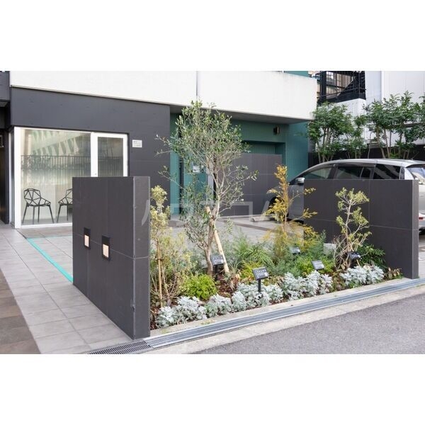 16/23 エントランス