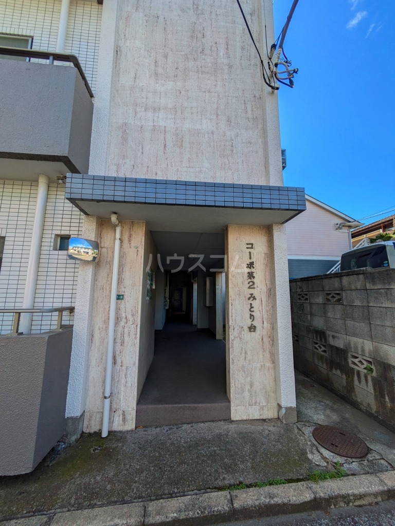 23/26 エントランス