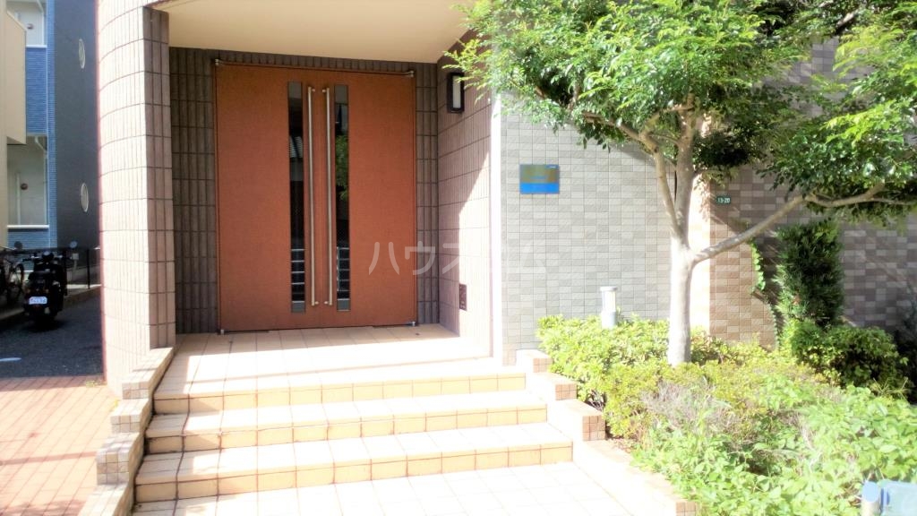 16/19 エントランス