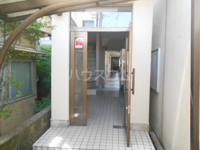 24/30 エントランス