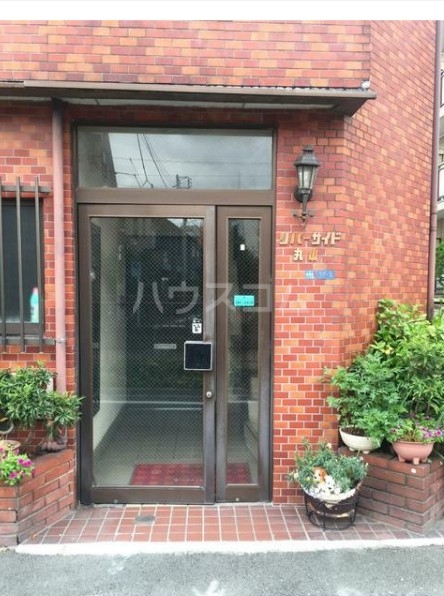 14/15 エントランス