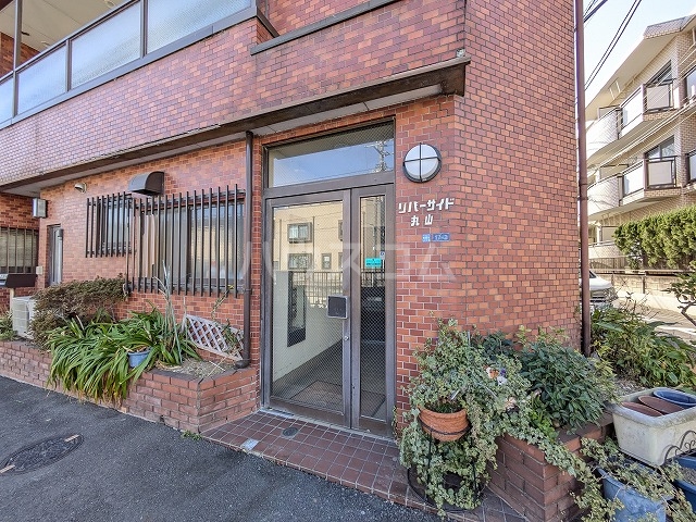 21/22 エントランス