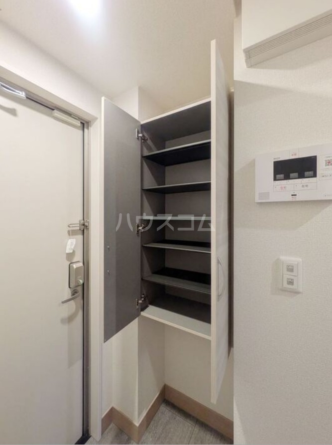 14/30 玄関