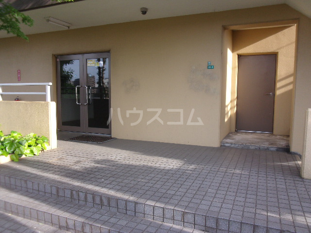 23/30 エントランス