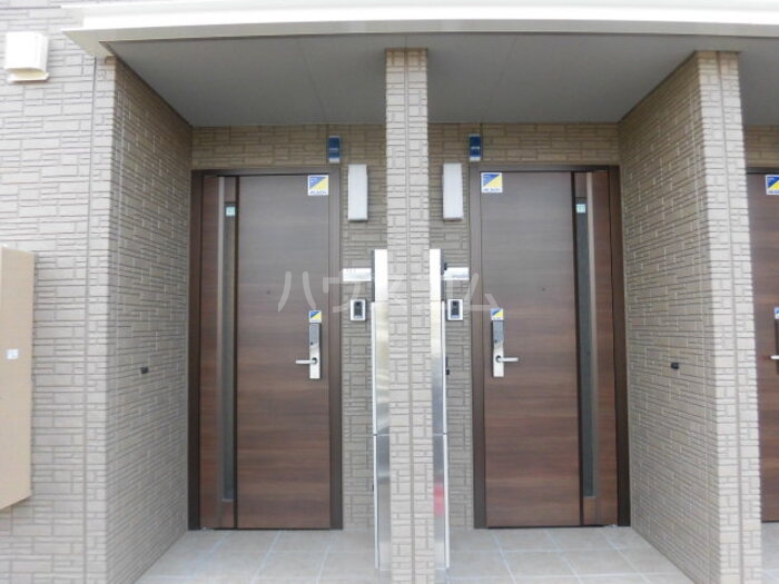 16/17 エントランス