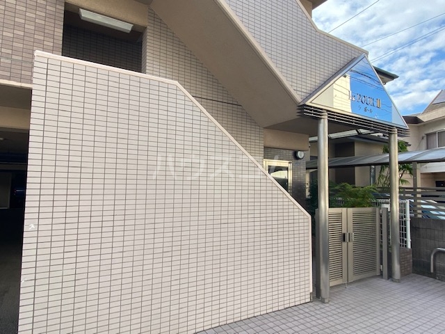 28/30 エントランス