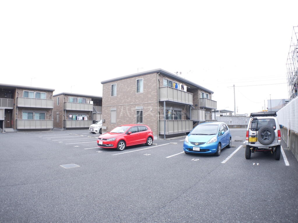 13/16 駐車場