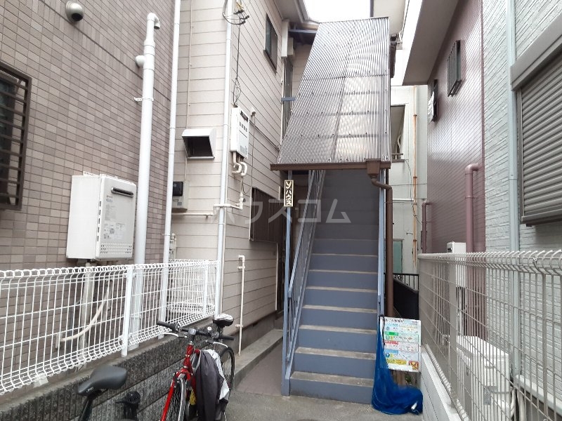 18/27 エントランス