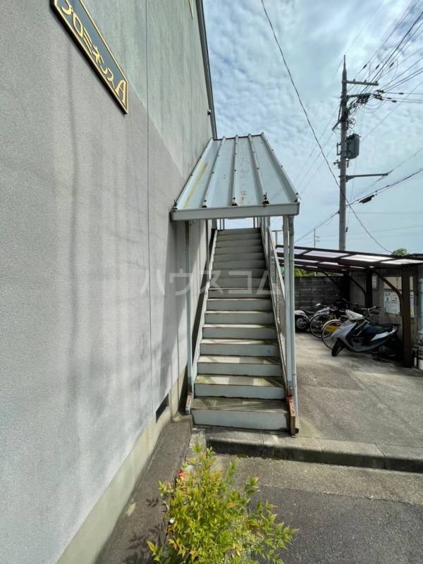 19/25 エントランス