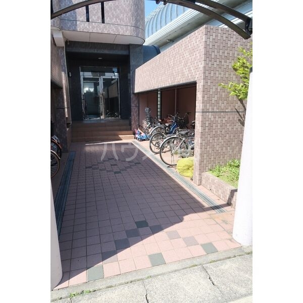 21/23 エントランス