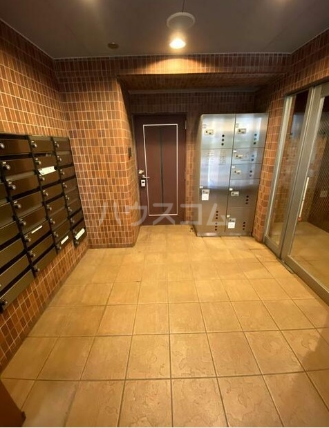 16/18 エントランス