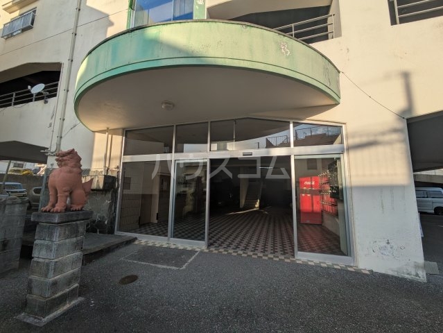 20/21 エントランス