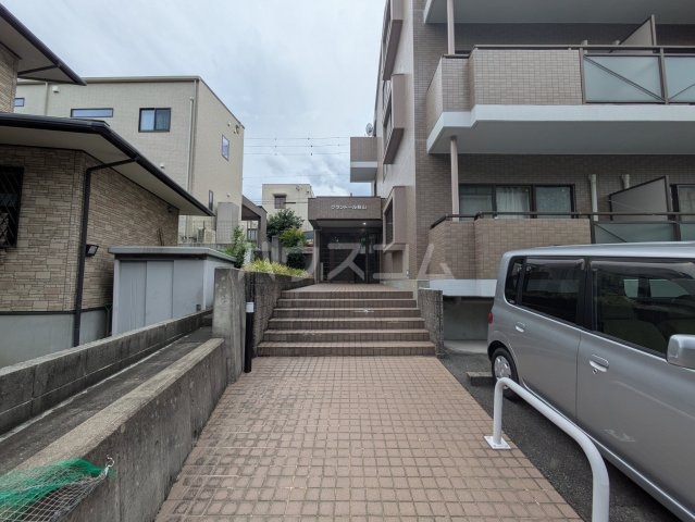 18/29 エントランス