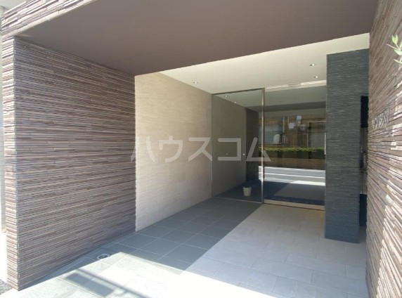 18/23 エントランス