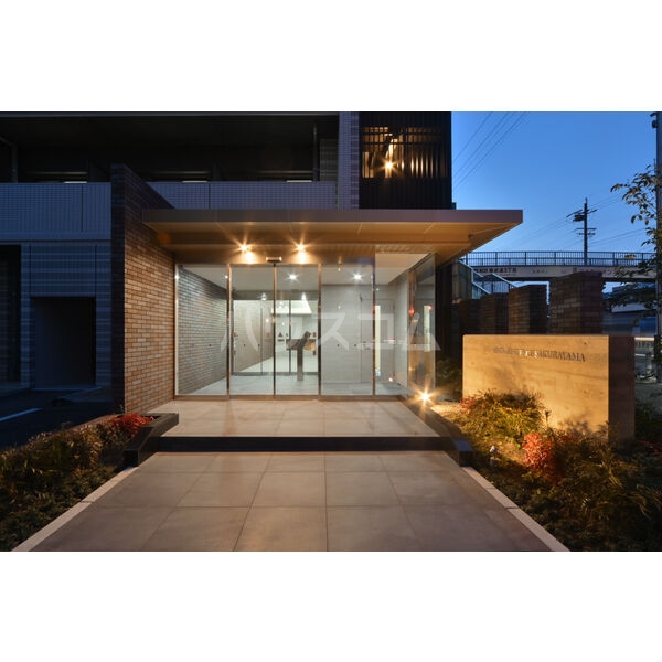 17/25 エントランス