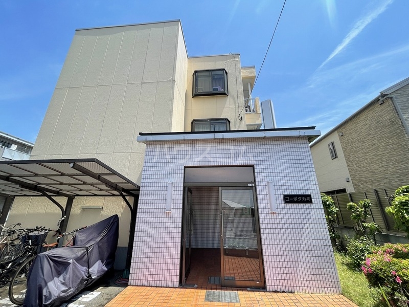 13/16 エントランス