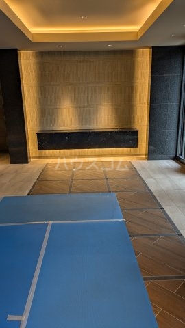 25/30 エントランス