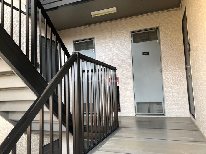 21/30 エントランス