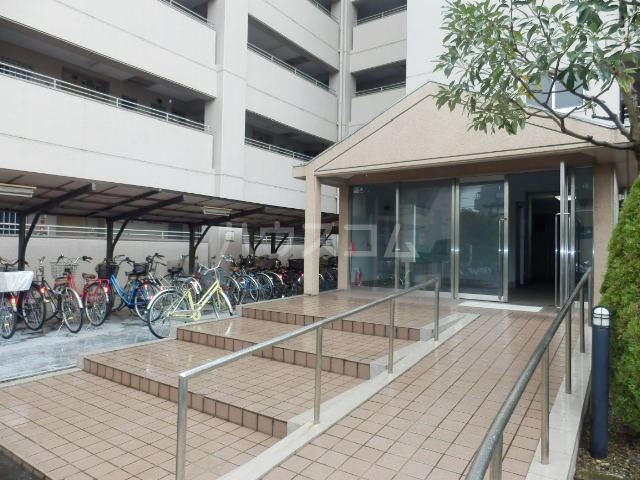 17/26 エントランス