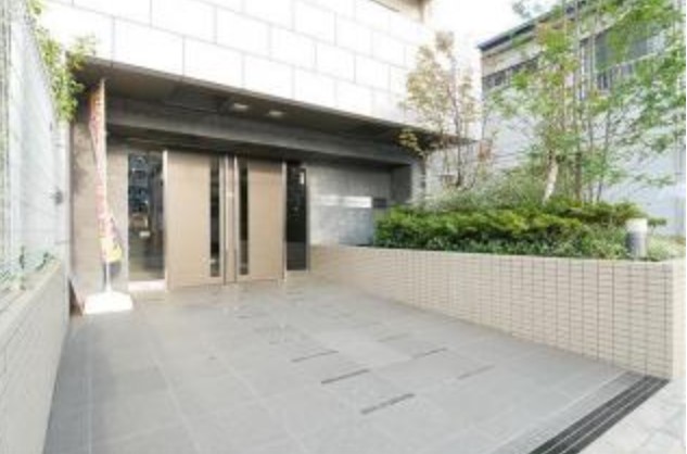 18/25 エントランス