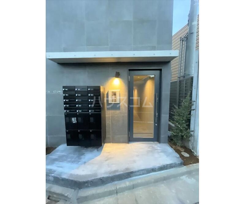 23/30 エントランス