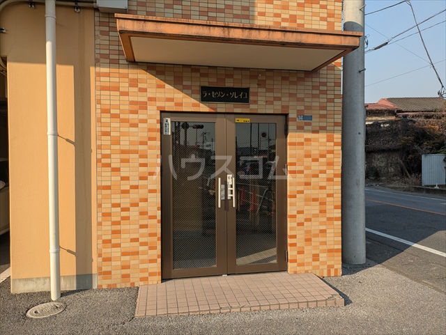 22/30 エントランス