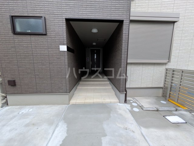 28/30 エントランス