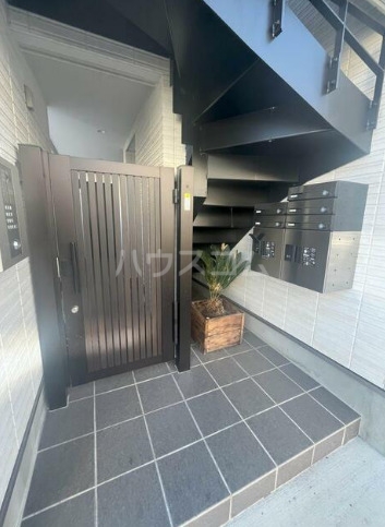 2/2 エントランス