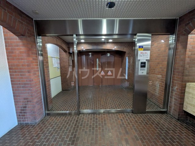 26/30 エントランス