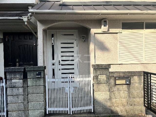 28/30 エントランス