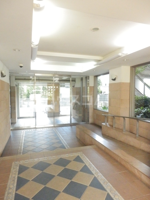 21/26 エントランス