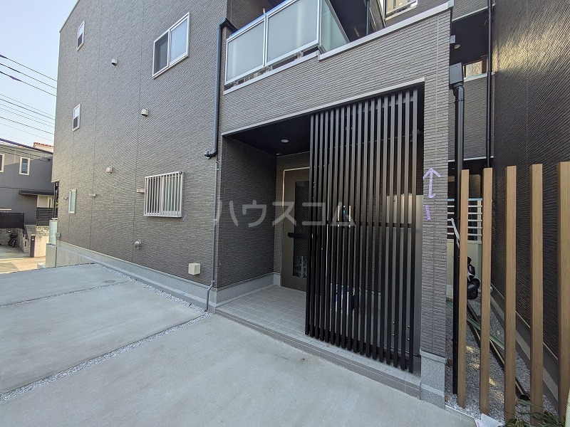 26/30 エントランス