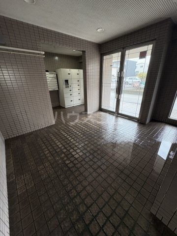 24/30 エントランス