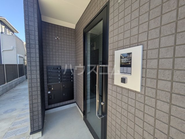 22/28 エントランス